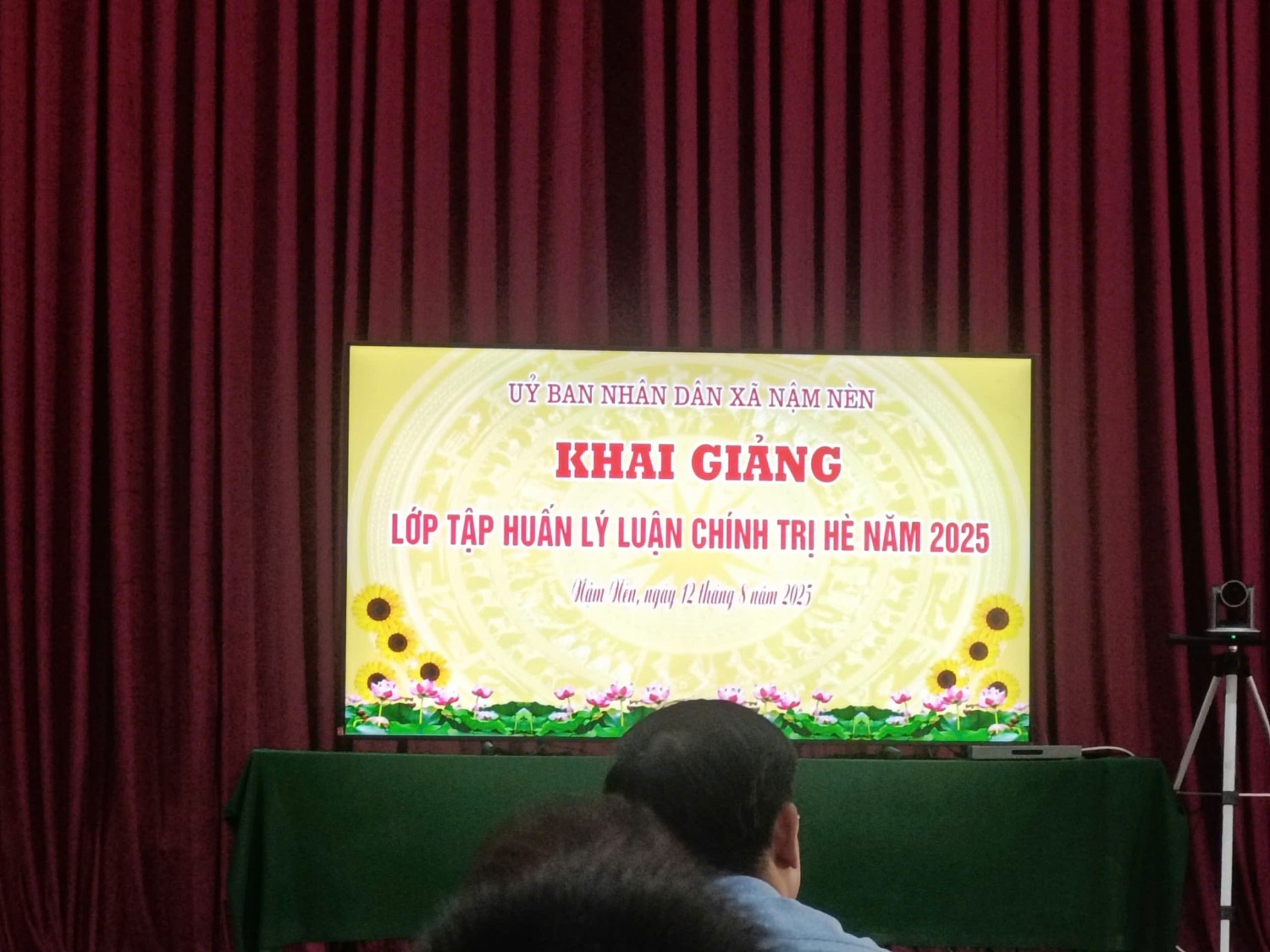 chính trị